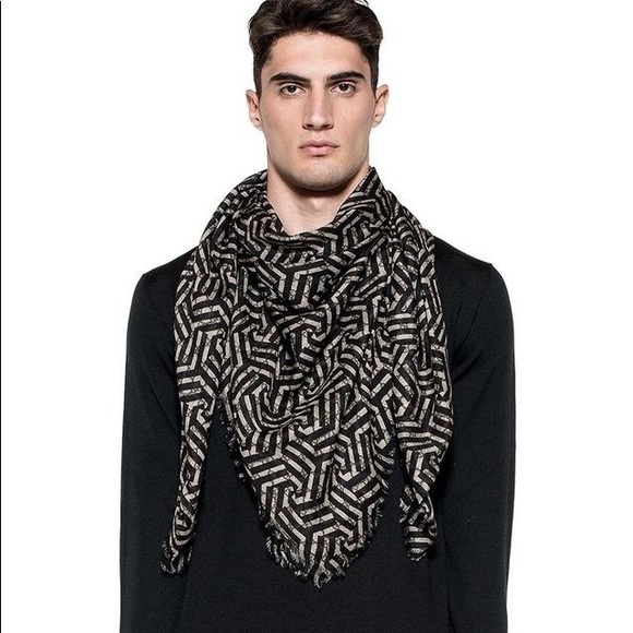 gucci shawl with sleeves